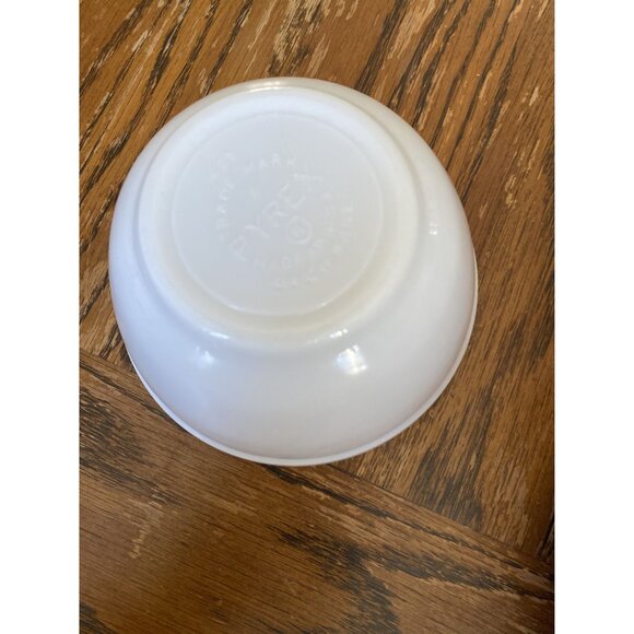 Vintage Pyrex White Milk Glass Mixing Bowl Smallest Nesting Bowl - Picture 5 of 6